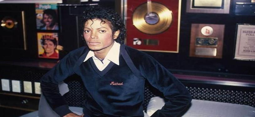 迈克杰克逊舞台背景视频,迈克尔杰克逊一代传奇人生