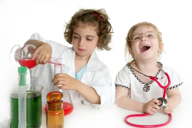 9岁女童近视度数增长快什么原因,近视变老花原因