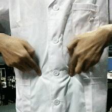 两个手指夹住耳朵奇迹发生了,用两个手指夹住耳朵揉