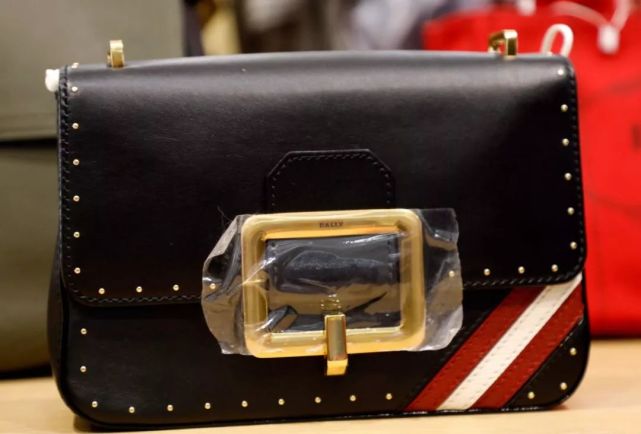 奥莱名品折扣店是正品吗,奥莱国际购物