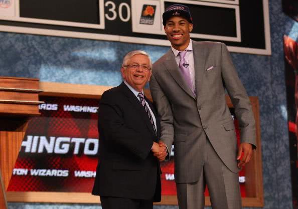 mvp榜字母哥詹姆斯,2019年字母哥拿到第一座mvp