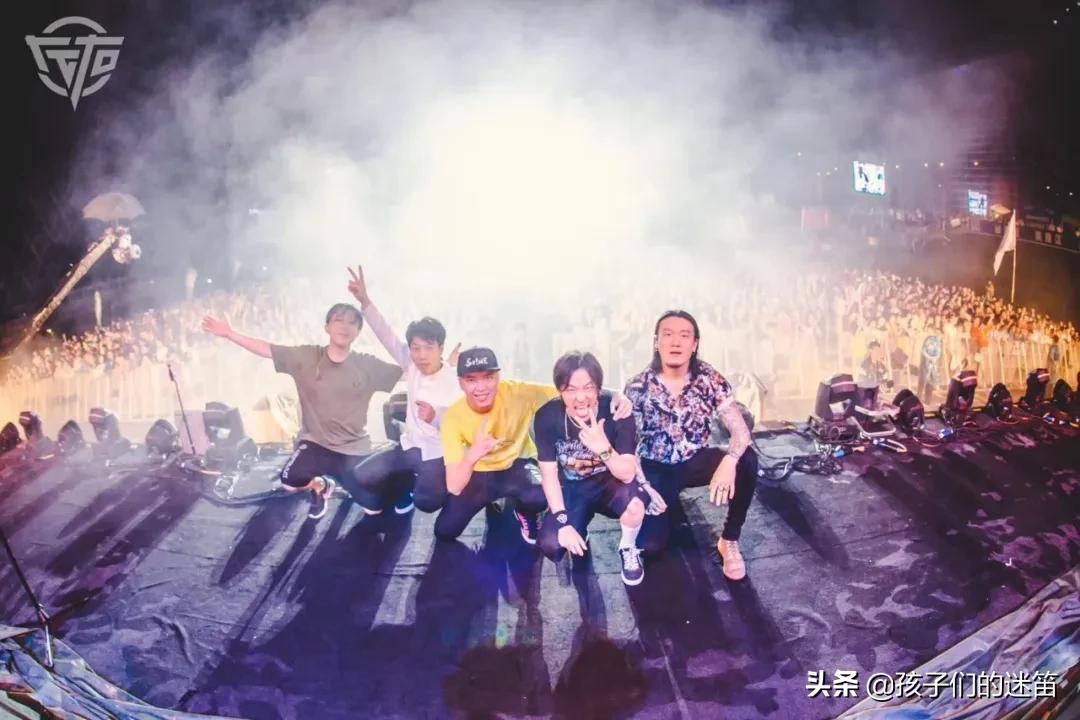 和自己偶像合作是种什么样的体验,当偶像的真实感受