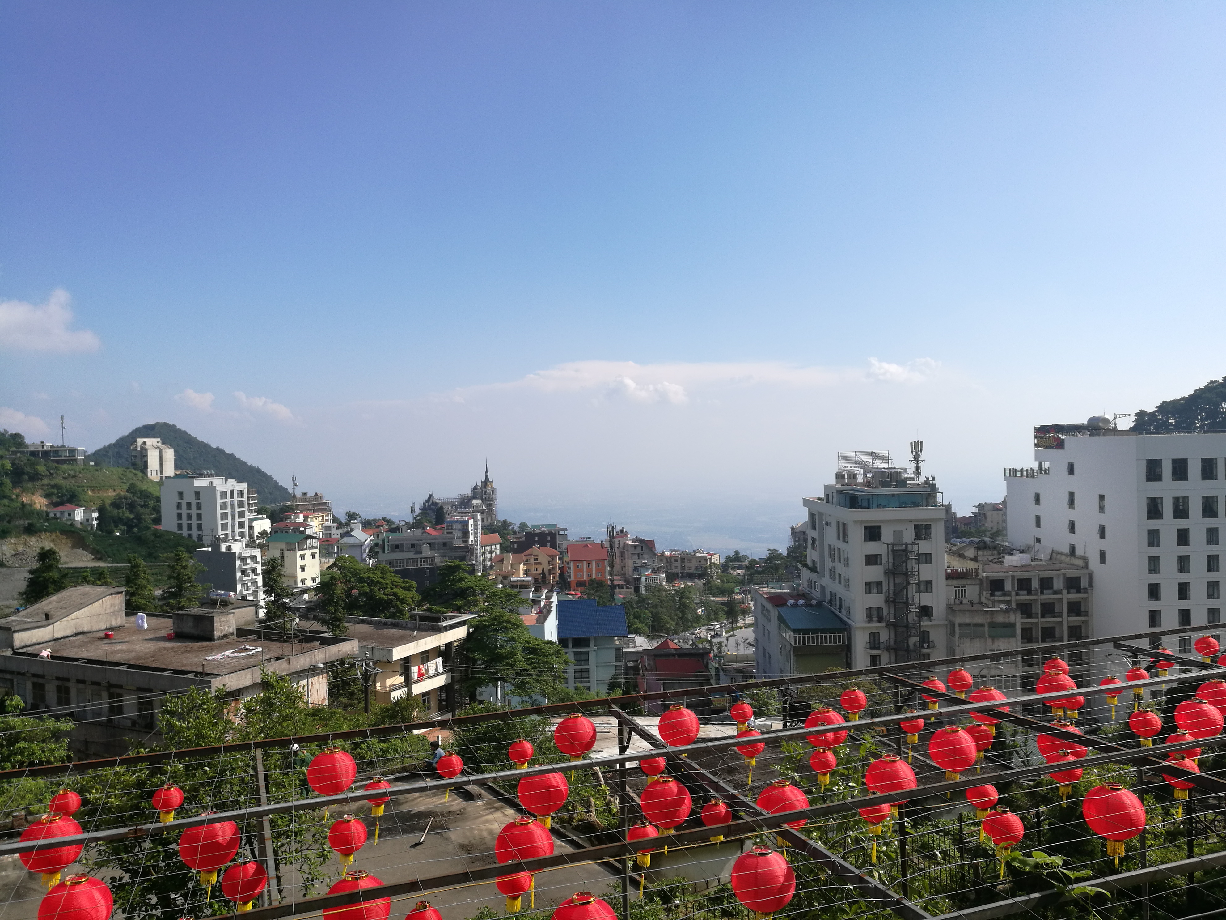 越南小妹独自野外深山探险,越南旅游奇遇记