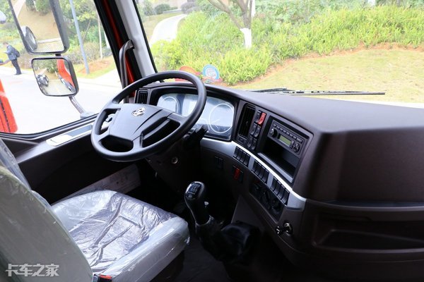 东风天龙4x2港口牵引车,目前最便宜4x2港口牵引车