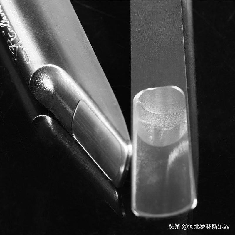 萨克斯自带笛头都不大好吹吗,萨克斯吹三个月就要换笛头吗