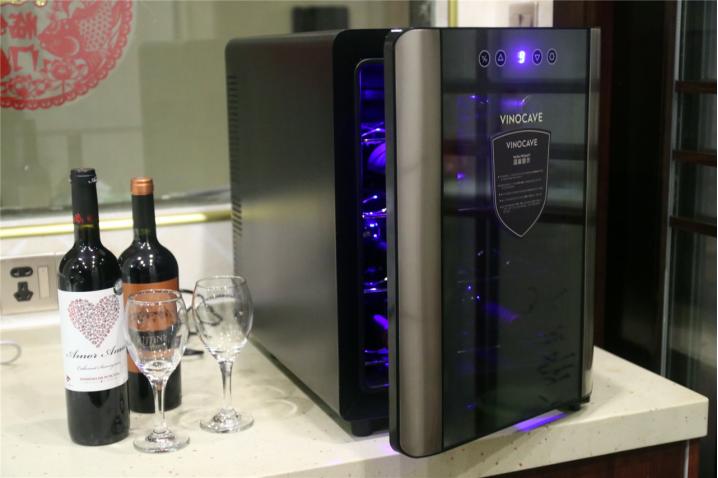 红酒恒温酒柜推荐,年轻人的第一瓶酒