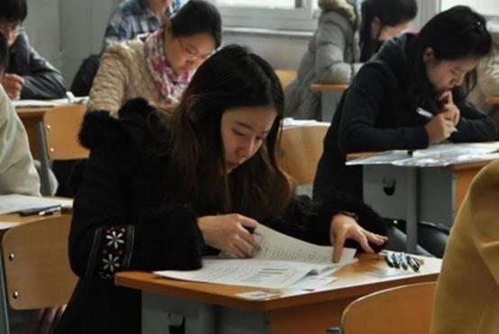 家里没条件考三本还读吗,普通家庭读三本还是大专