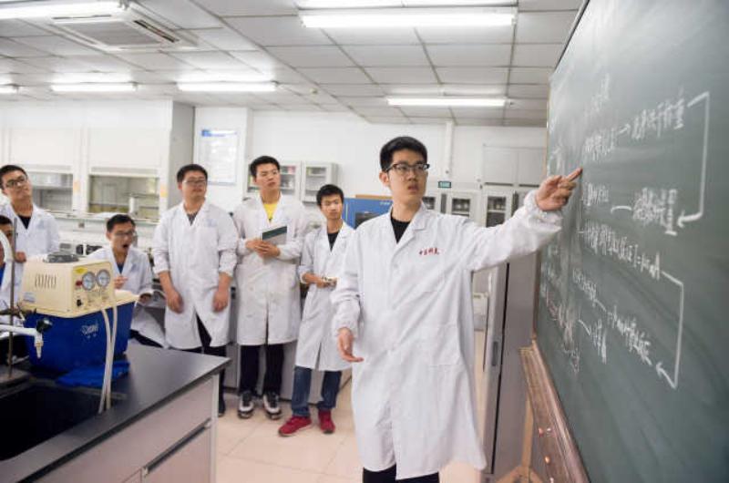 化学和应用化学哪个好就业,化学和应用专业哪个好