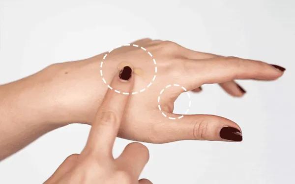 真哑光,999口红哑光很拔干是正品吗