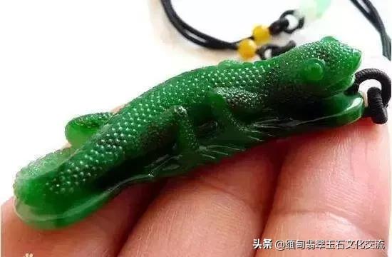 翡翠雕刻房子造型寓意,翡翠雕刻蚂蚁和虫子寓意