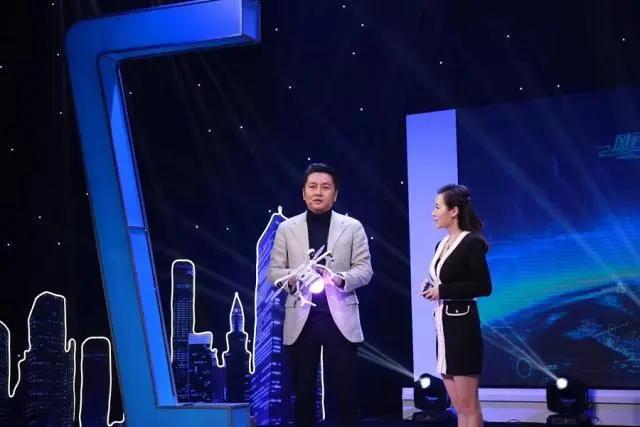 400架无人机点亮夜空恩施,600架无人机点亮夜空