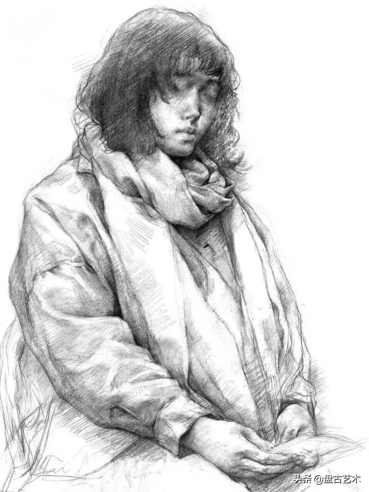 怎样画素描带手半身像才有美感——盘古文化艺术