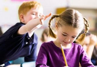 孩子上课好动注意力不集中怎么办,孩子上课小动作多爱说话怎么纠正