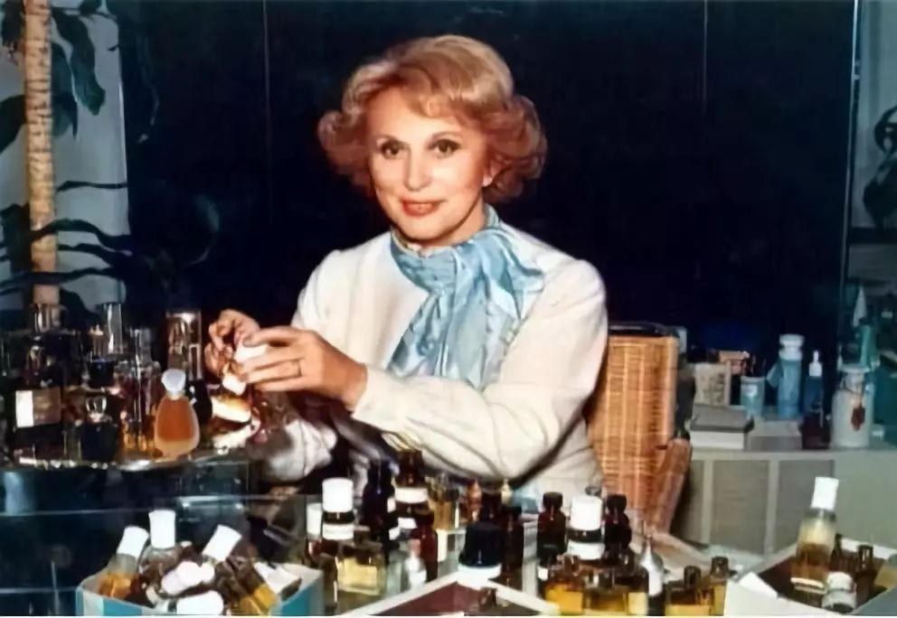 雅诗兰黛在美妆界什么地位,美妆品牌雅诗兰黛