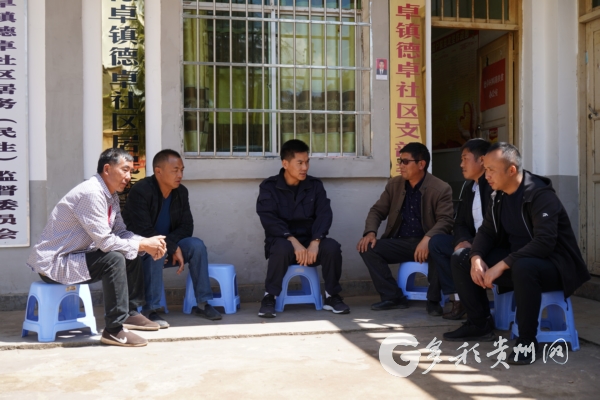 “高冷”缉毒硬汉化身群众的“亲民书记”