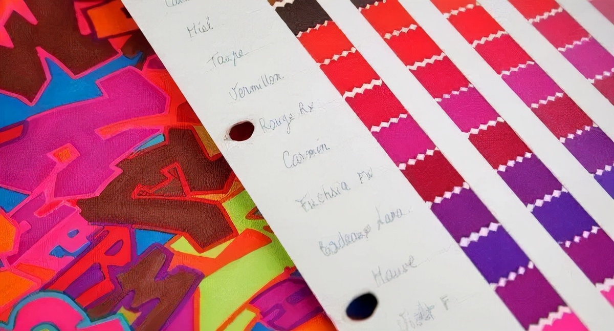 最喜欢的一条爱马仕丝巾,时尚必备独特设计的基础丝巾推荐