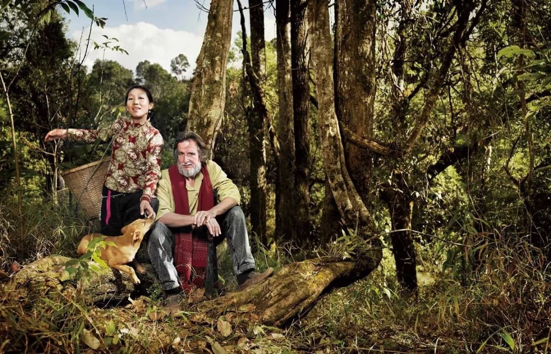 29岁不当记者，追随德国老公守护雨林，两女儿宛如天使，可不上学