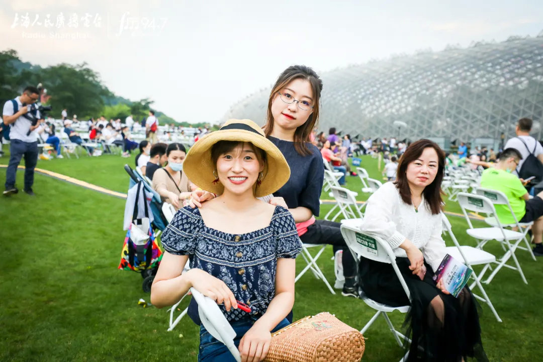 艺术赋能品质生活，提振城市消费信心。经典947辰山草地广播音乐节温暖收官