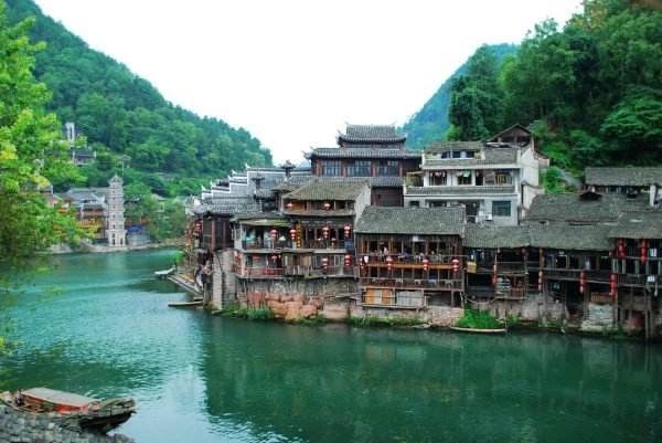 凤凰古城徒步讲解打卡视频,凤凰古城仙剑三取景地打卡