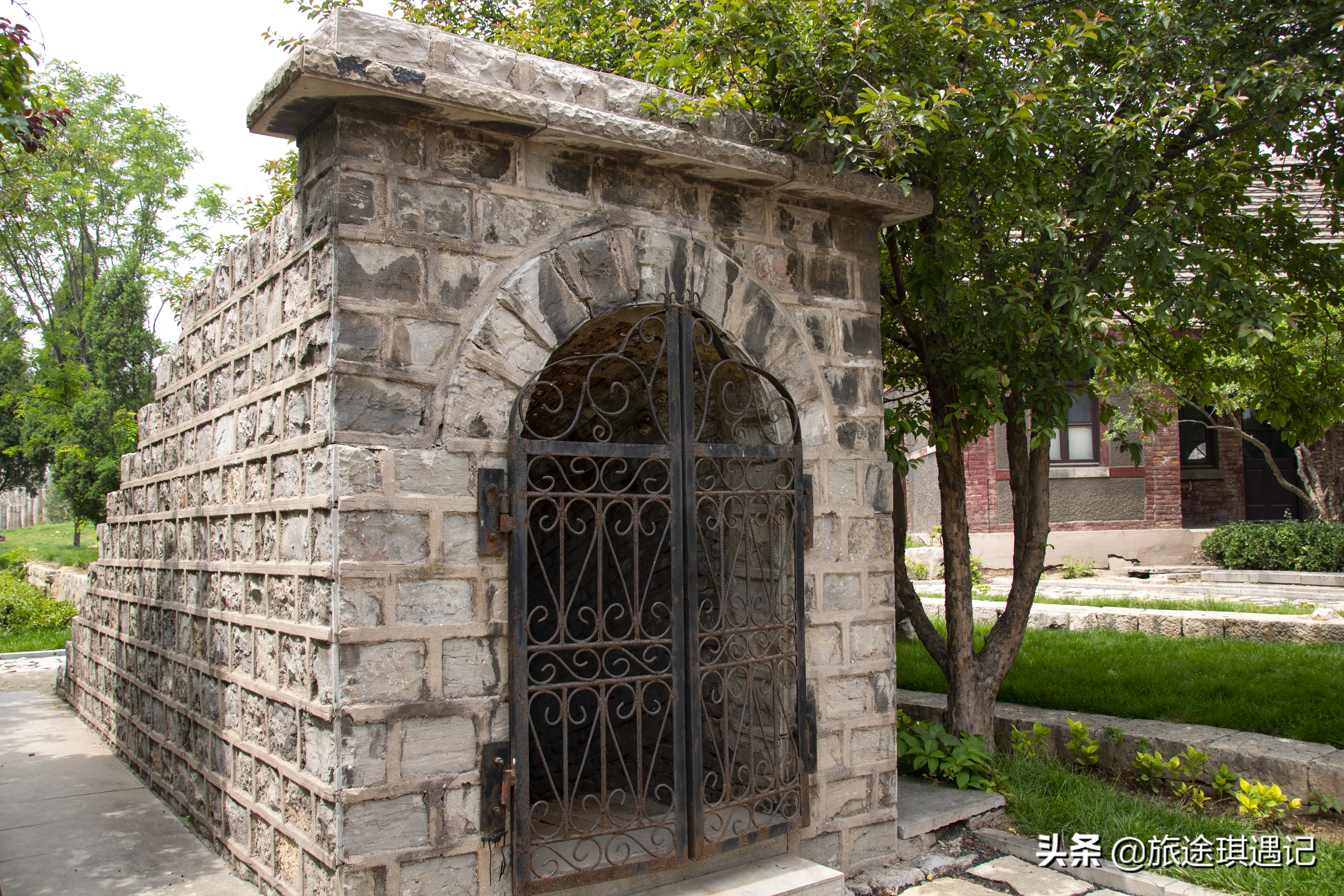 气势非凡的段家楼，中西合璧的建筑群，书写着一部煤矿兴亡史