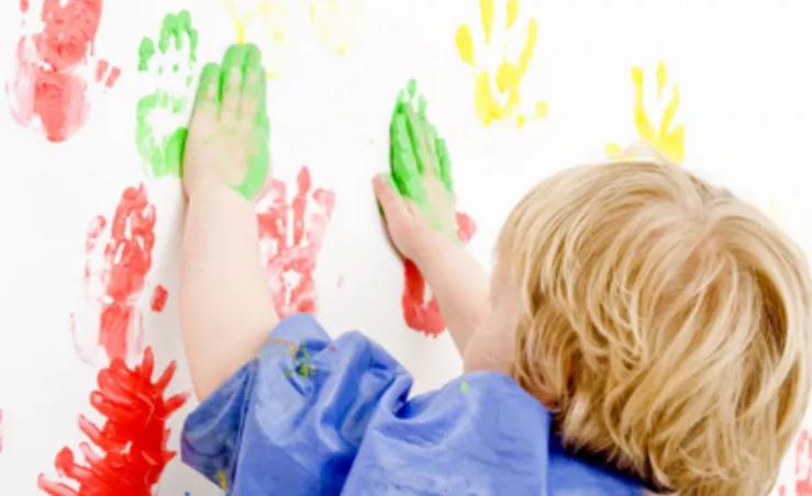 都说左撇子娃儿聪明是不是真的,为什么都说左撇子的人聪明