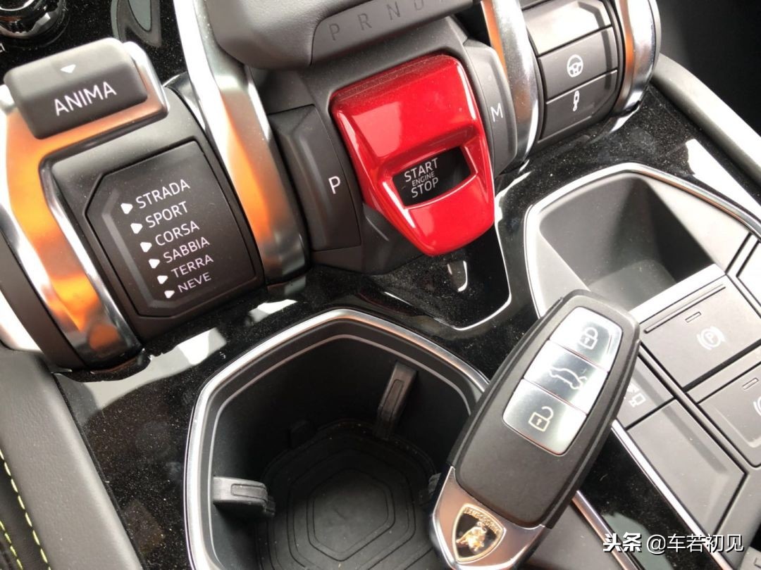 讲述放牛娃与蛮牛的完美邂逅，赛道试驾*博兰**基尼全系