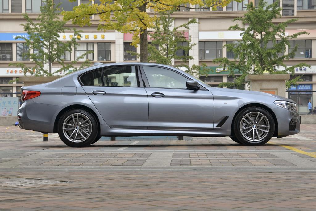 定位豪华车,定位中型豪华suv