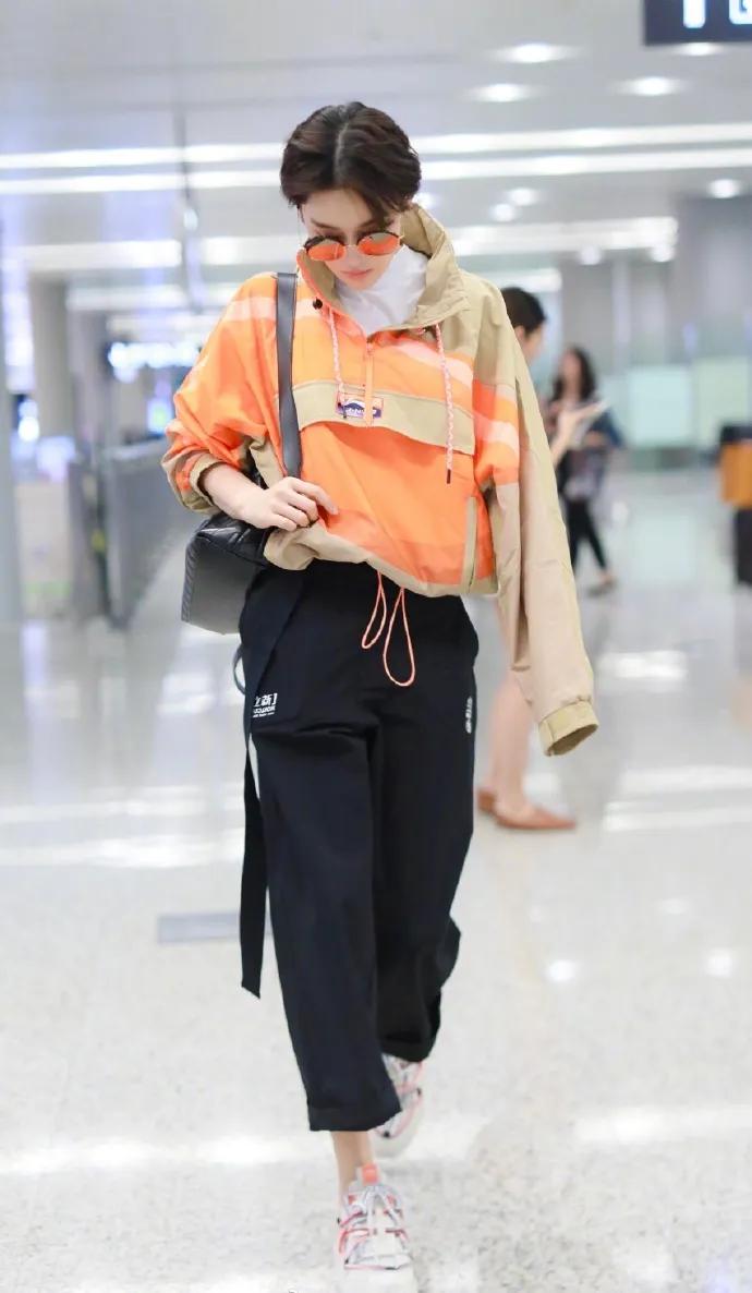 明星们脚上的球鞋，悄悄变贵了