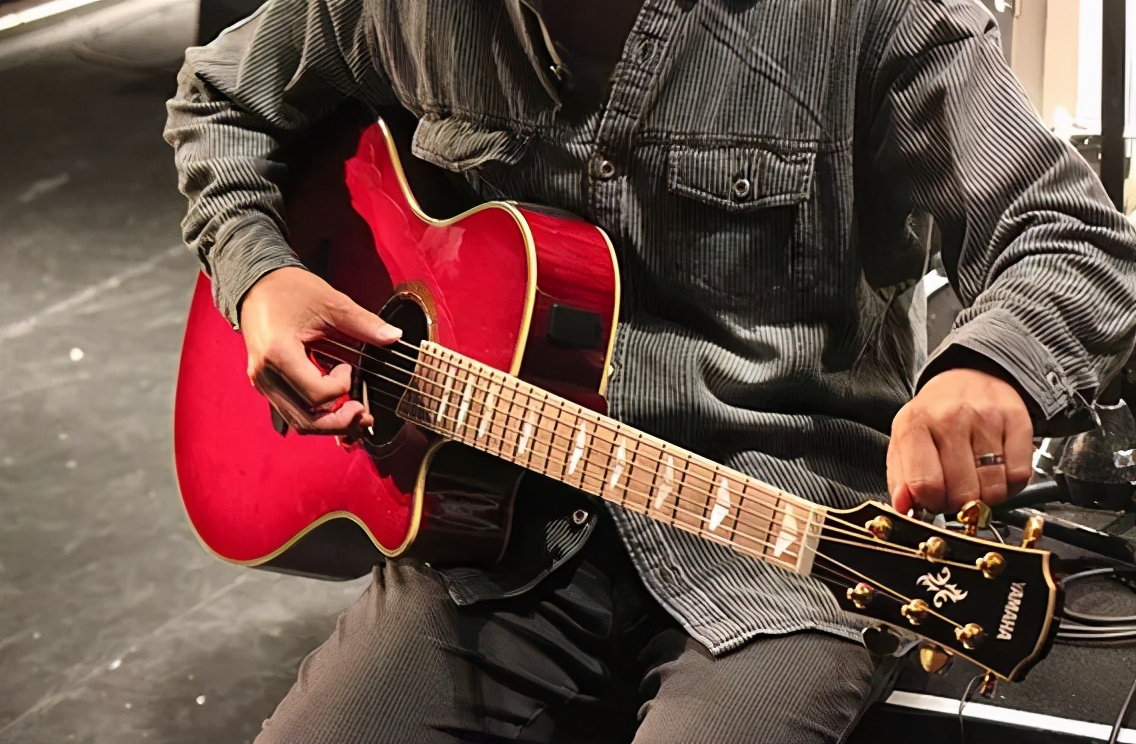 don吉他和雅马哈吉他哪个好,雅马哈可以自弹的钢琴