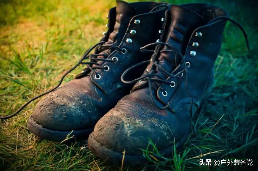 脏兮兮的旅游鞋,徒步鞋爬山脏了怎么清洗