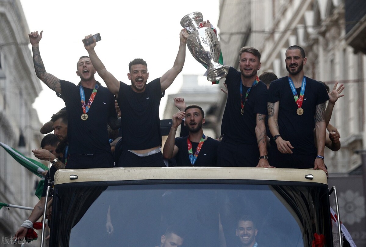 罗马夺冠狂欢,意大利罗马夺冠游行
