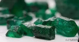 天这么热，求求你看你的宝石一眼