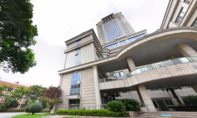 很多人知道顶尖名校复旦大学,却不知道曾经的震旦大学