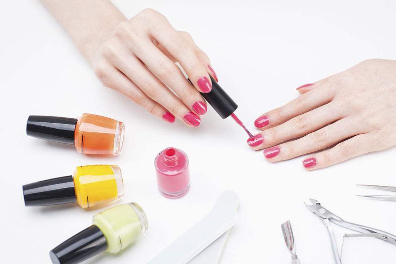 新手指甲油入门安全距离,新手指甲油选什么颜色