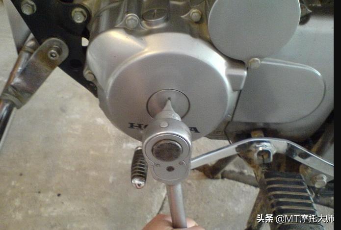 摩托车为什么热车反而没电,摩托车为啥热车难着冷车好着