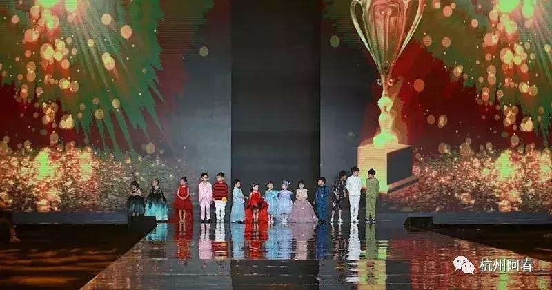 超百图再现2018年服装圈内那三十道靓丽风景……