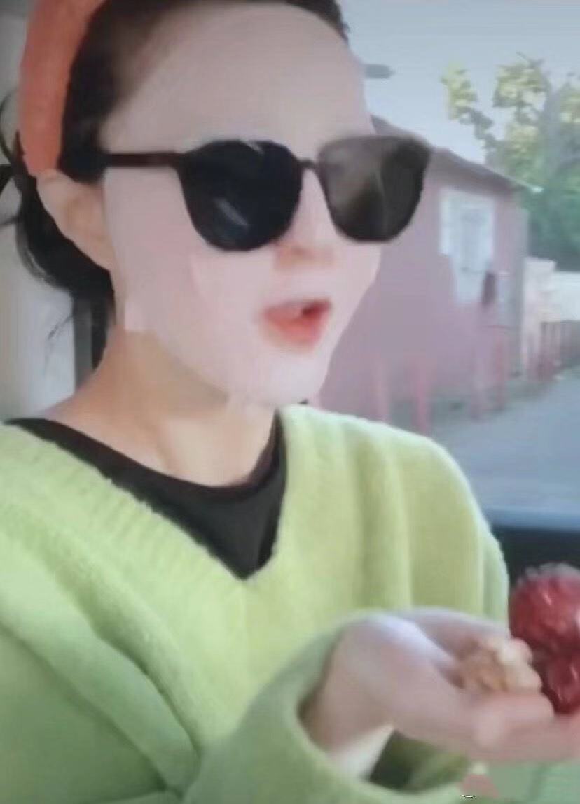 范冰冰欧美黑衣,范冰冰国外白裙路拍