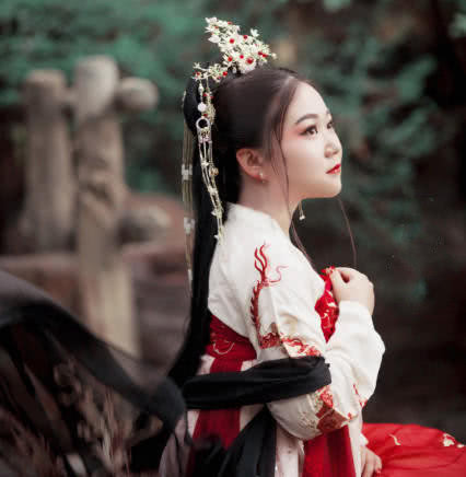 龙母汉服普通款和豪华款,汉服龙母轻量版和豪华版