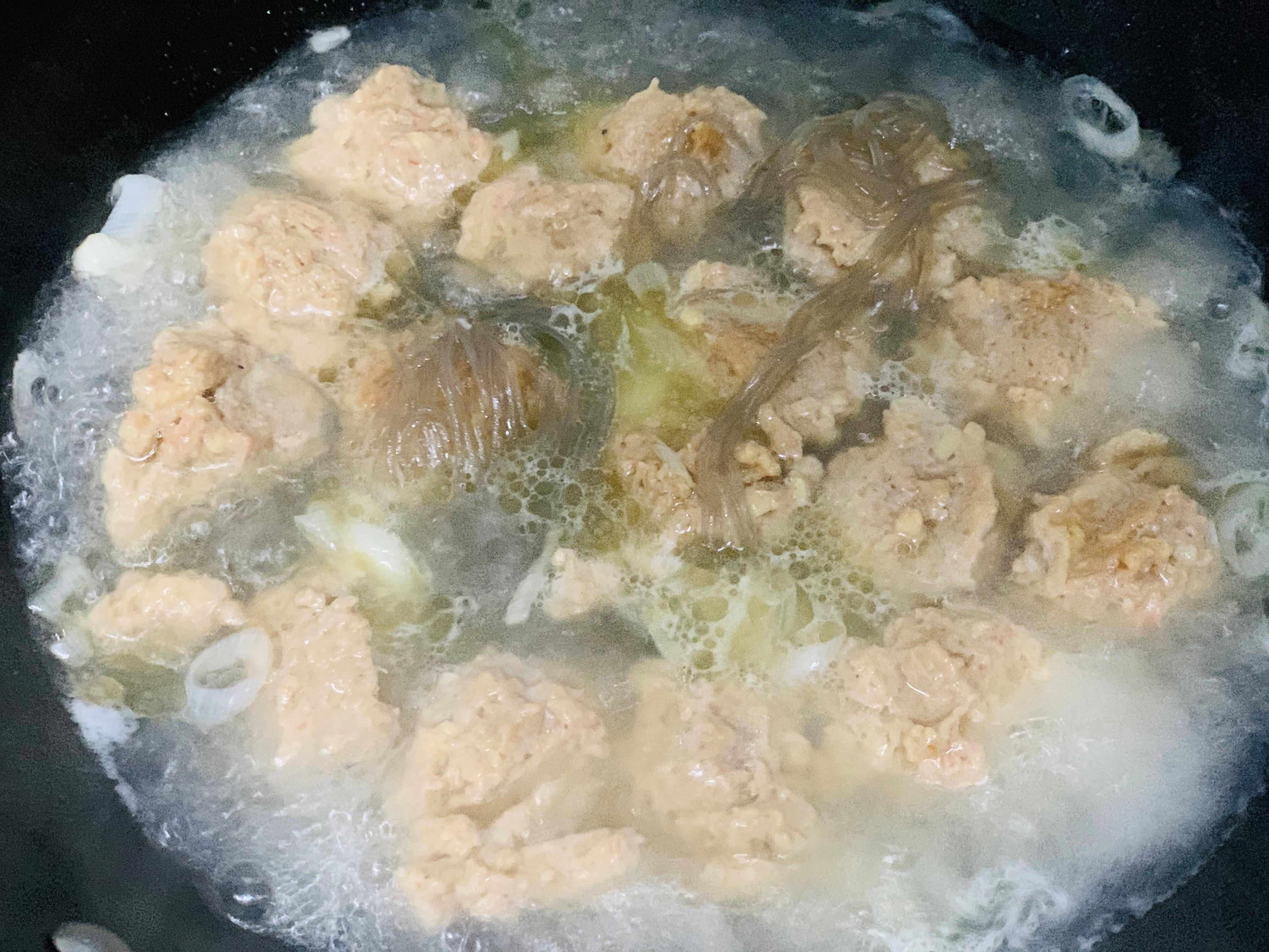 虾丸嫩豆腐金针菇娃娃菜汤,山药虾丸松花蛋娃娃菜汤做法