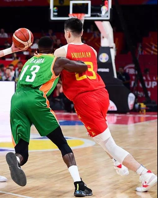 cba赛场再现争议一幕,cba赛场上用过的篮球值钱吗