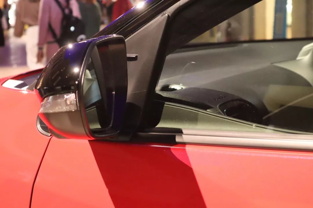 雅力士最新款,雅力士和polo哪个更好些