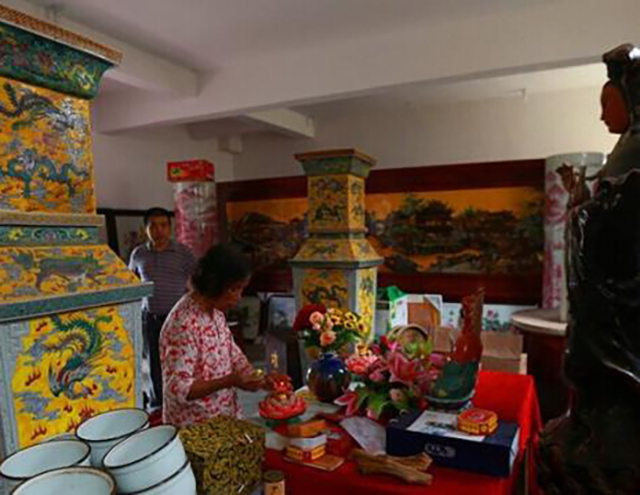 88岁老太徒手造千年瓷宫,80岁老太5年造瓷宫花费6000万