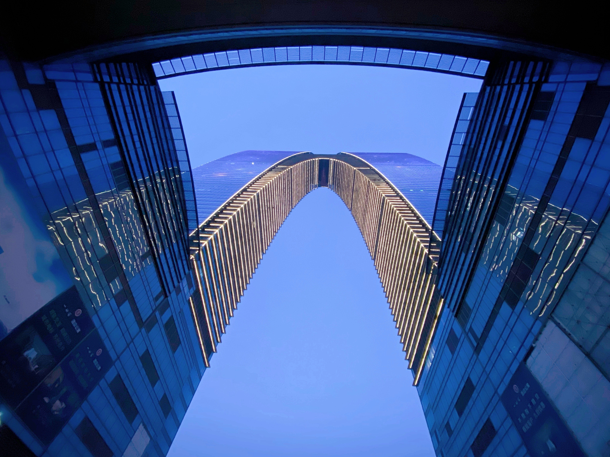 苏州东方之门秋裤,总结下苏州东方之门的建筑特点