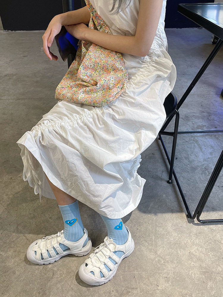 凉鞋怎么选好看,罗马凉鞋搭配什么衣服穿好看