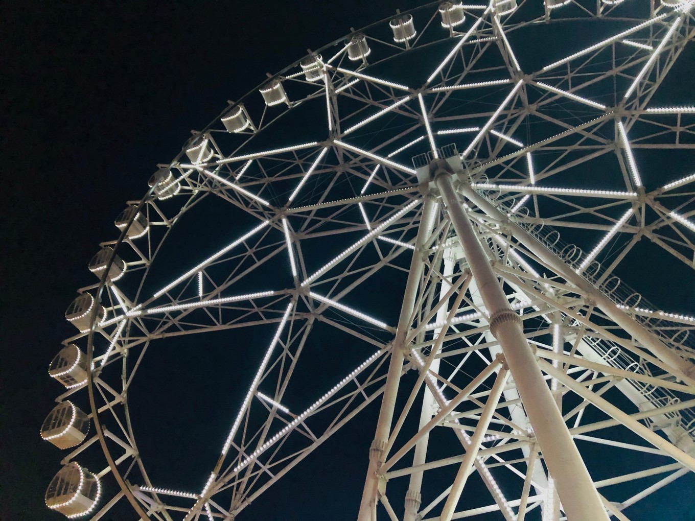 实弹射击or公墓拍大片？| 跟90后小伙儿在马尼拉“玩儿很野”