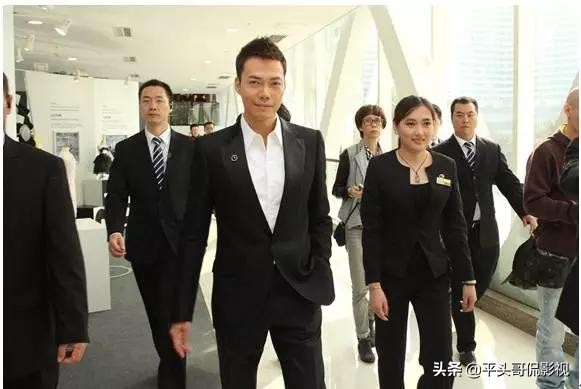 他为了一个机会，下跪争取，奈何“尊严不值钱”，靠拳头打出名堂