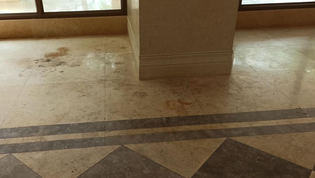 雷翻天！重庆首个带空中泳池的超级豪宅交房，现场惨不忍睹