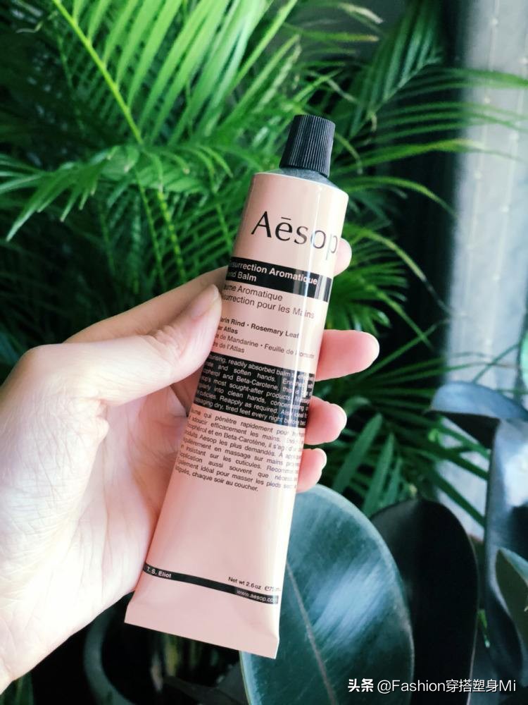 手部干燥开裂？秋冬保湿护肤别只顾脸忘了手！细嫩光滑不离手