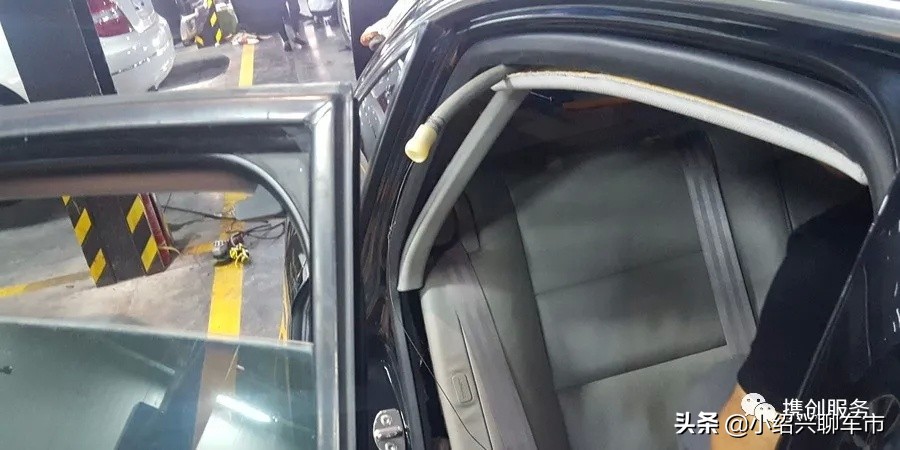 汽车驾驶室内积水怎么回事,为什么车底下会漏水