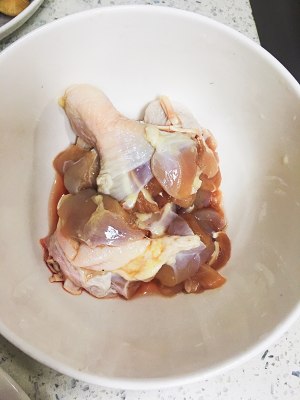 正宗蒸黄焖鸡视频,正宗黄焖鸡大料面